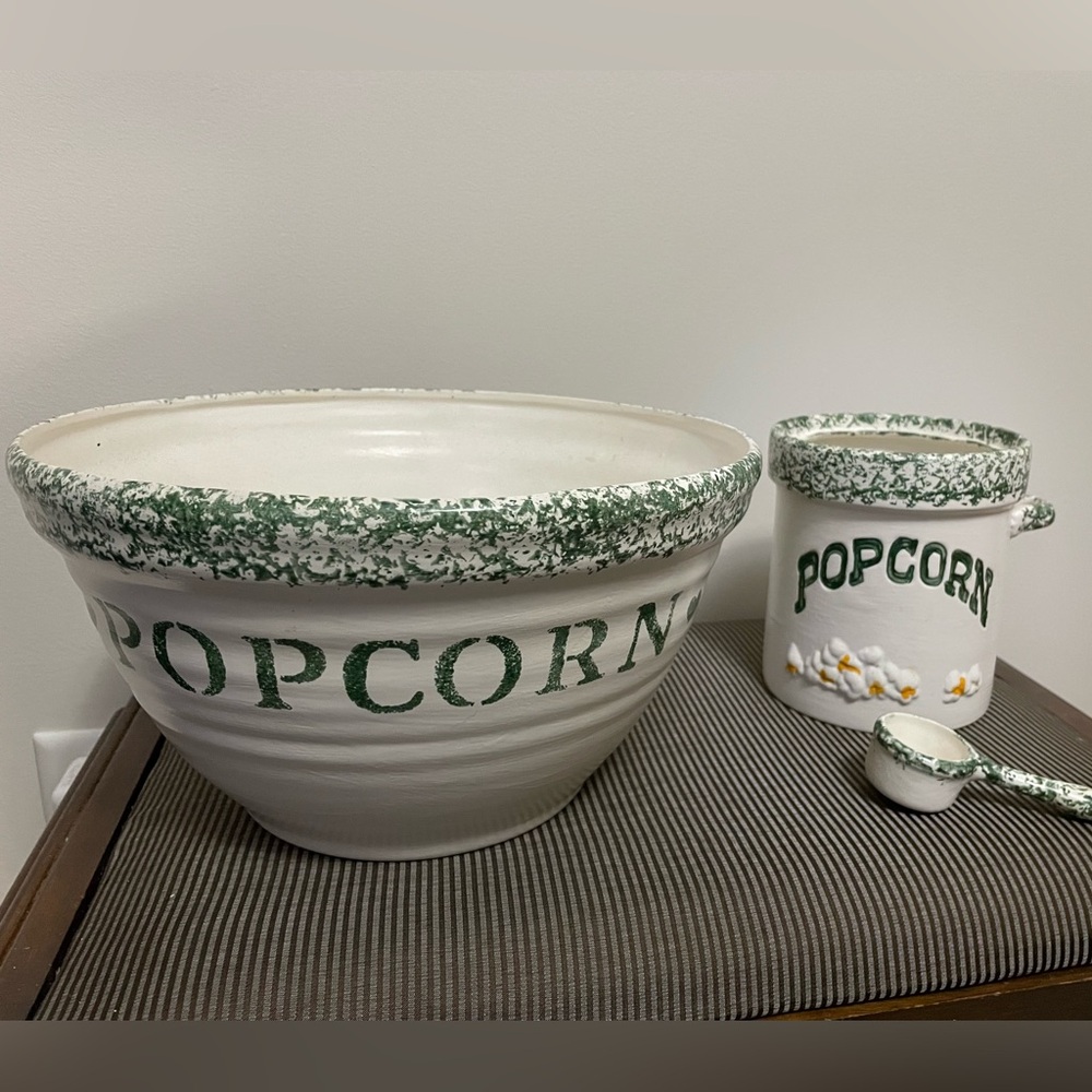 Green and White ceramic Popcorn Bowl Set